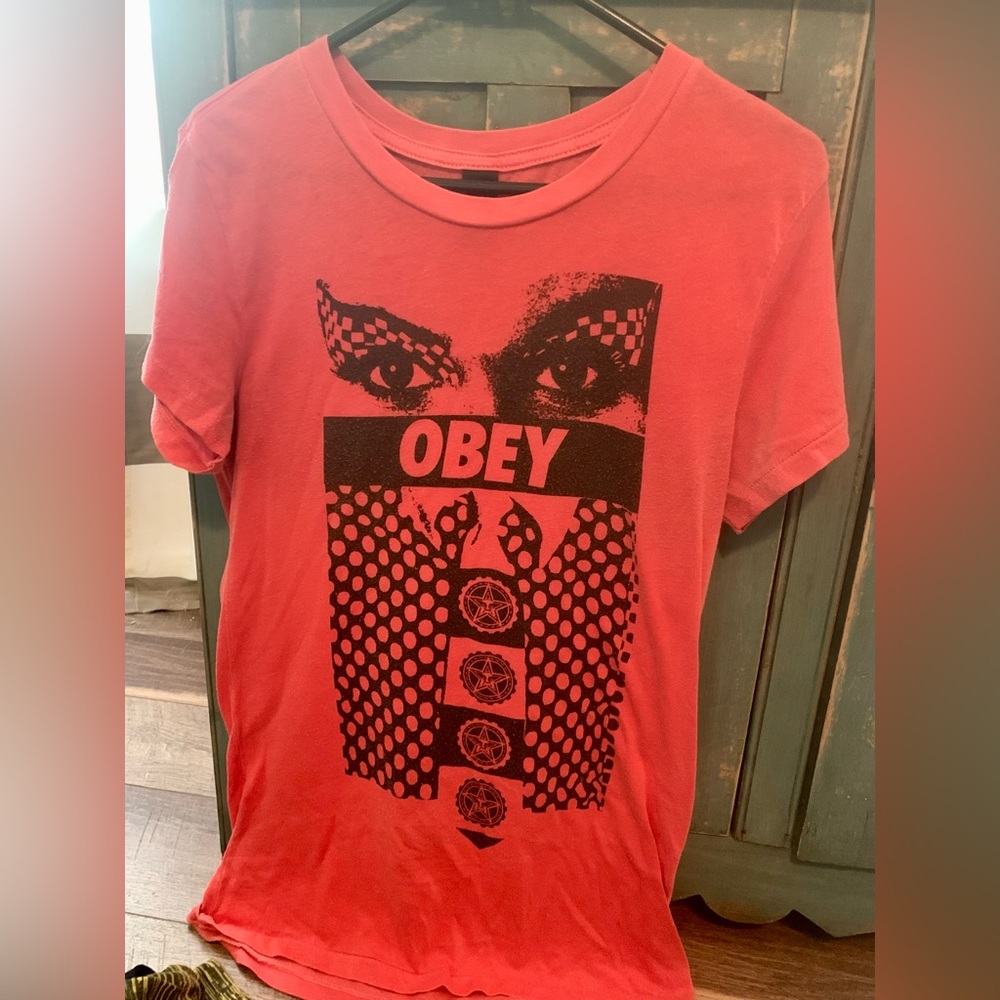 Obey t shirt size medium.